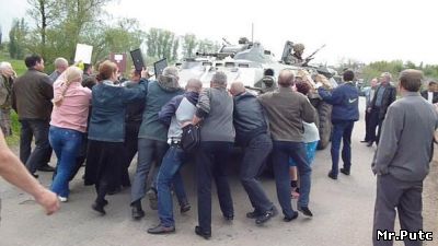 Хунта штурмует Славянск.